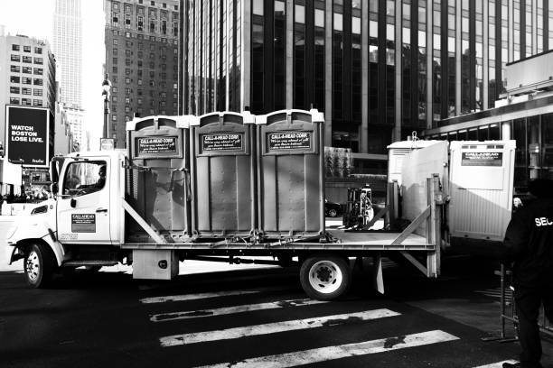 Best Affordable portable toilet rental  in Davenport, IA